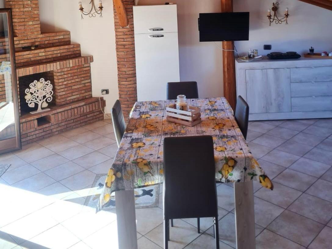 Casa Vacanza Lmt Aci Catena Exterior foto